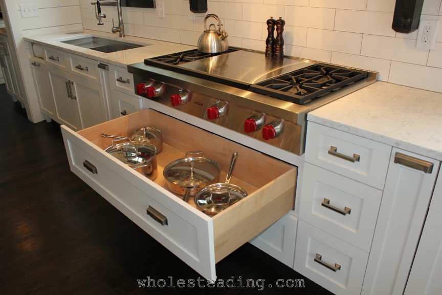 Pots drawer under the stovetop