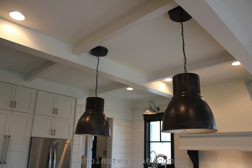 The kitchen lighting allows for a wide variety of lighting options