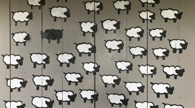 DIY Farmhouse Art – Black Sheep Painting